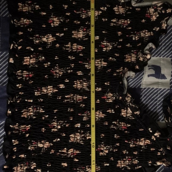 Tilly's Ivy + Main women large lettuce black w floral print cropped top - Picture 5 of 6